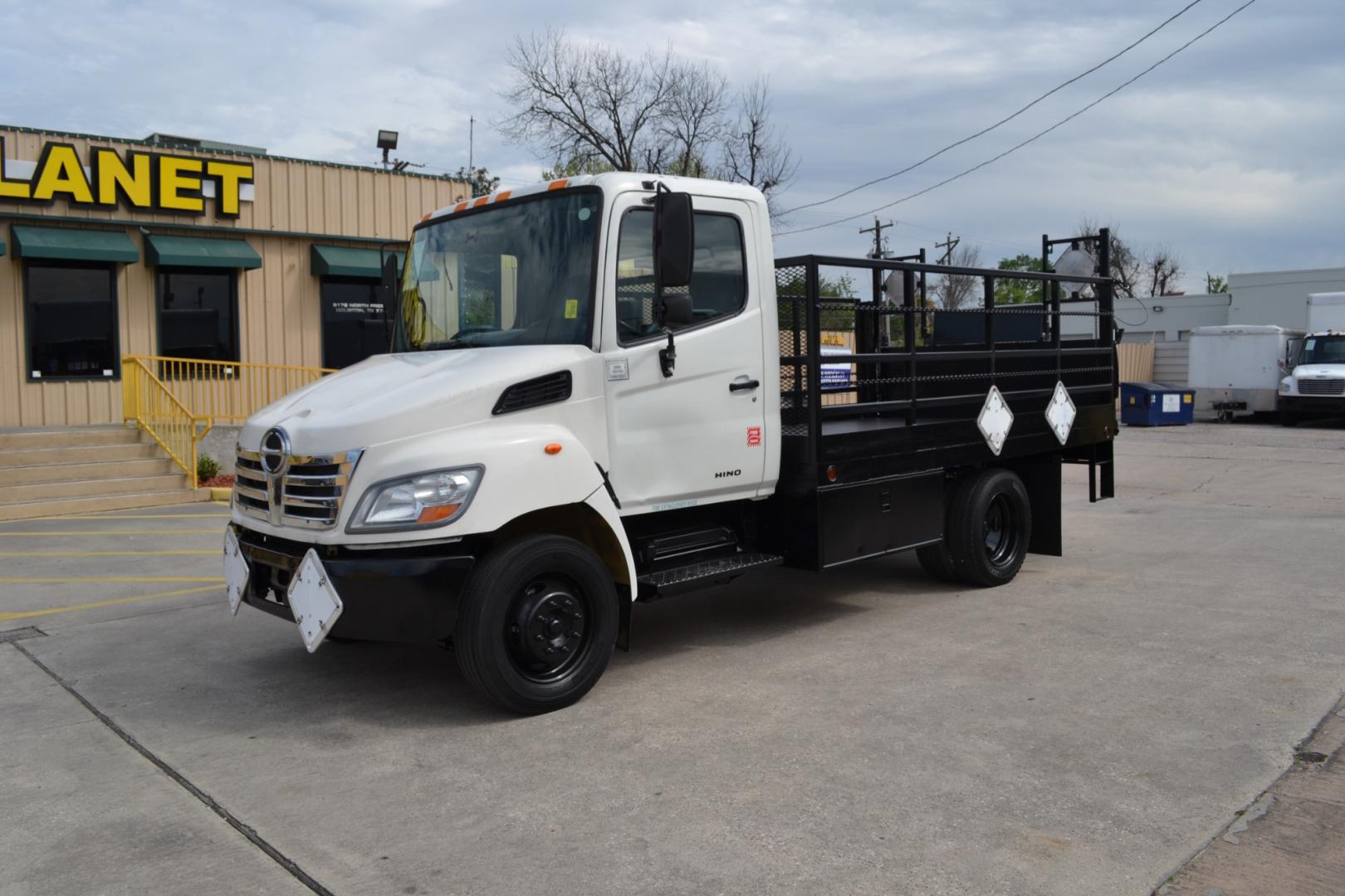 2007 WHITE /BLACK HINO 165 with an J05D-TA 5.1L 175HP engine, ALLISON 6SPD AUTOMATIC transmission, located at 9172 North Fwy, Houston, TX, 77037, (713) 910-6868, 29.887470, -95.411903 - Photo#0